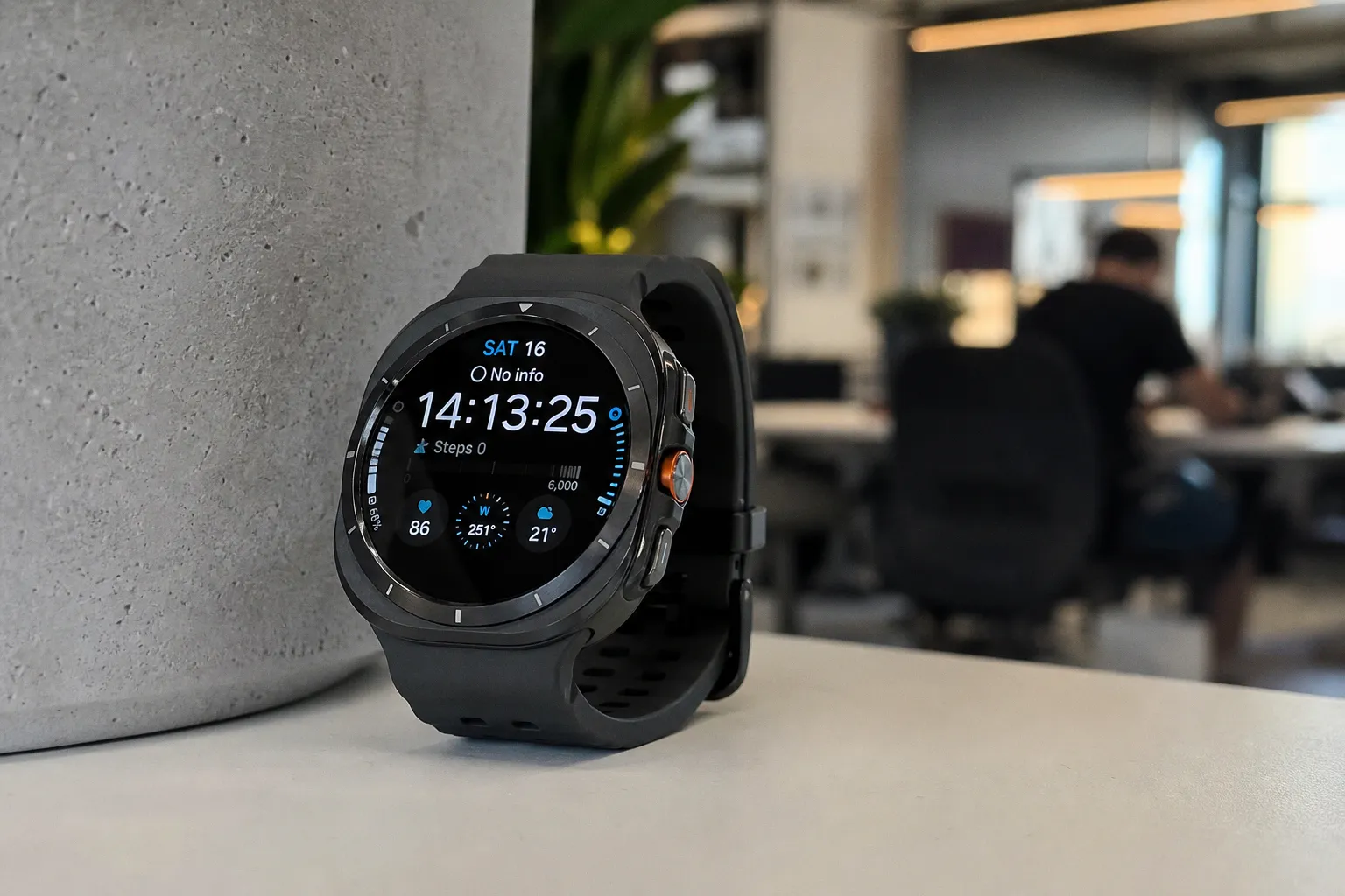 Характеристики Samsung Galaxy Watch Ultra 2: экран и батарея