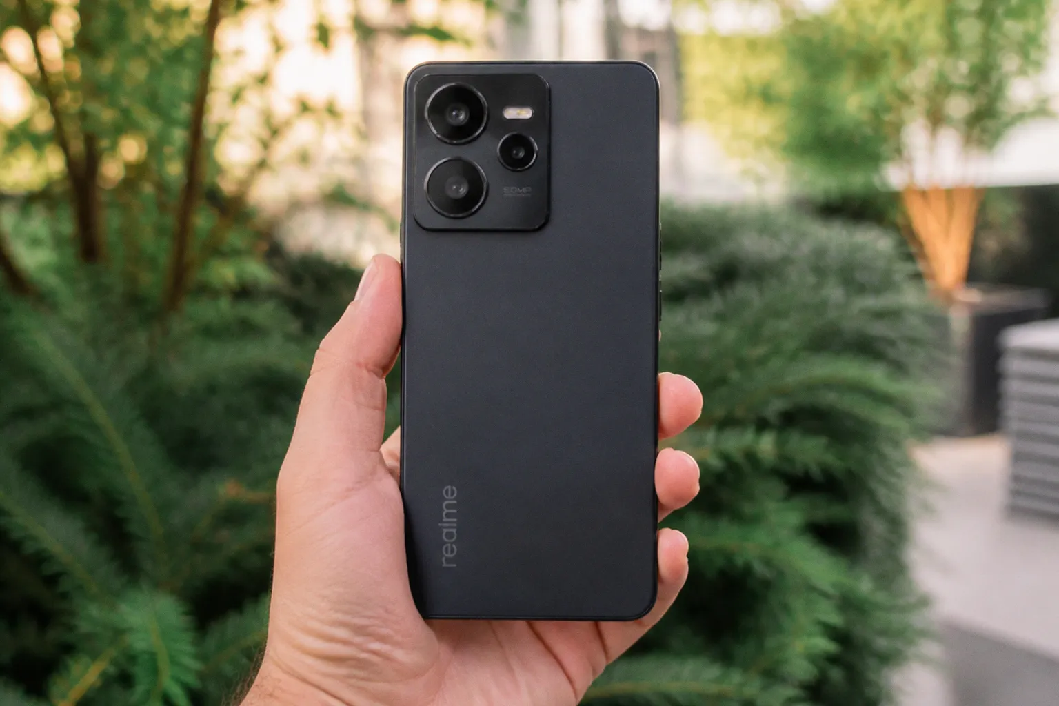 Лучшие смартфоны Realme 2026 года: топ-3 модели на разный бюджет (фото)