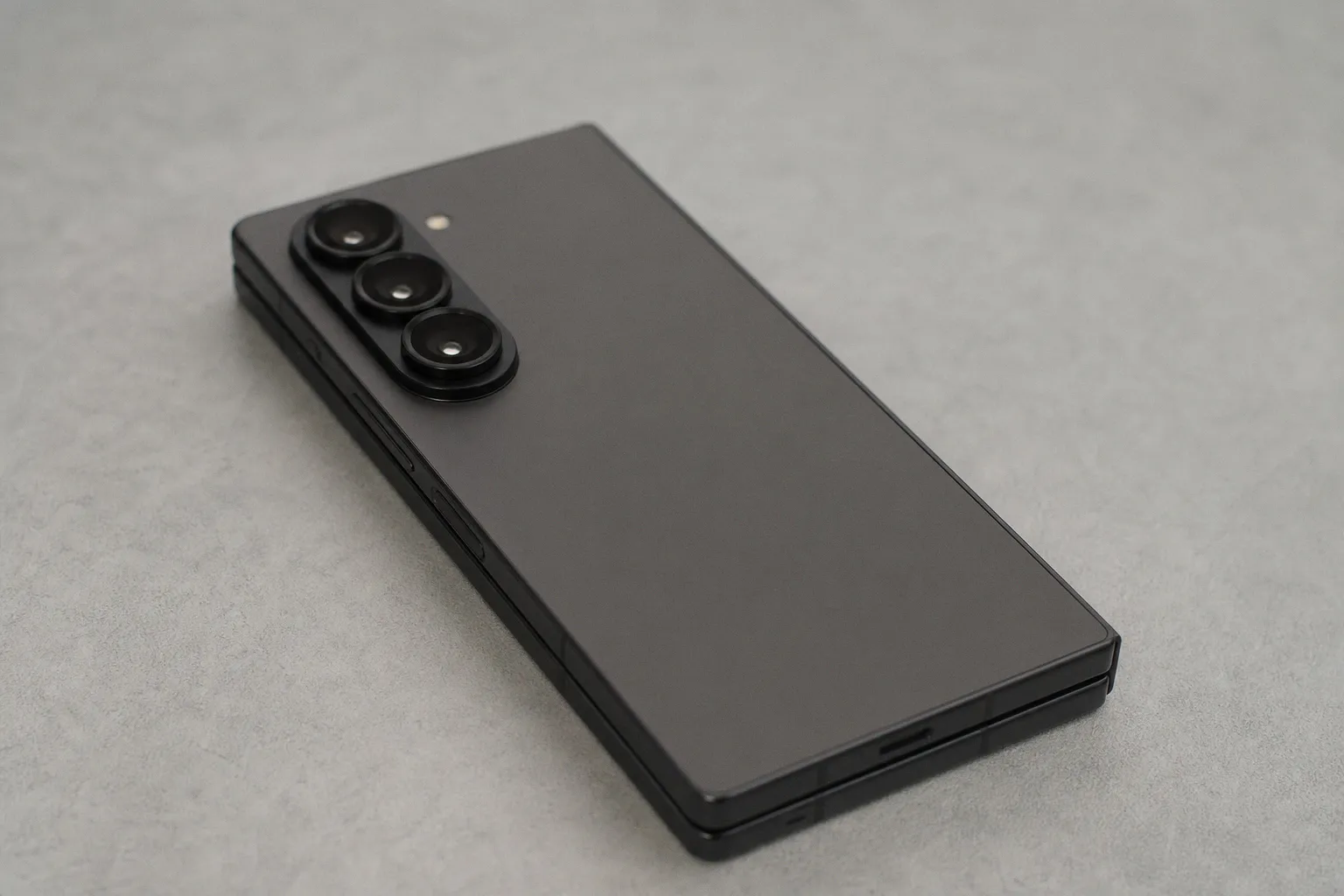 Новинки Samsung: детали промо Galaxy Z Fold 8 и Watch Ultra
