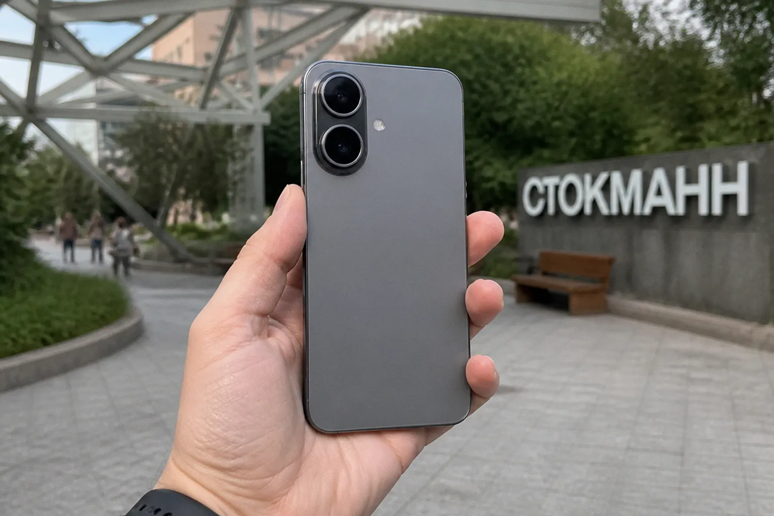 Пять ожидаемых смартфонов 2026 года: от iPhone Fold до флагманов с батареями 9000 мАч