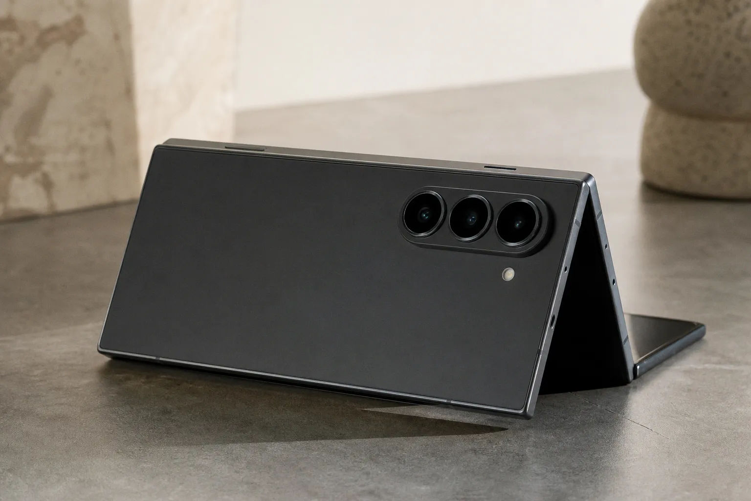 Samsung Galaxy Z Fold 8: экран без складки на видео